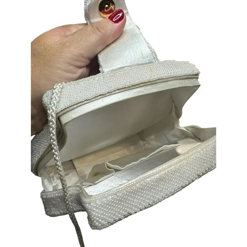 Purse white beaded beautiful done size 8”x7”